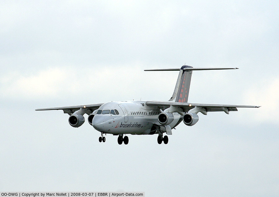 OO-DWG, 1998 British Aerospace Avro 146-RJ100 C/N E3336, Landing at Brussels Airport