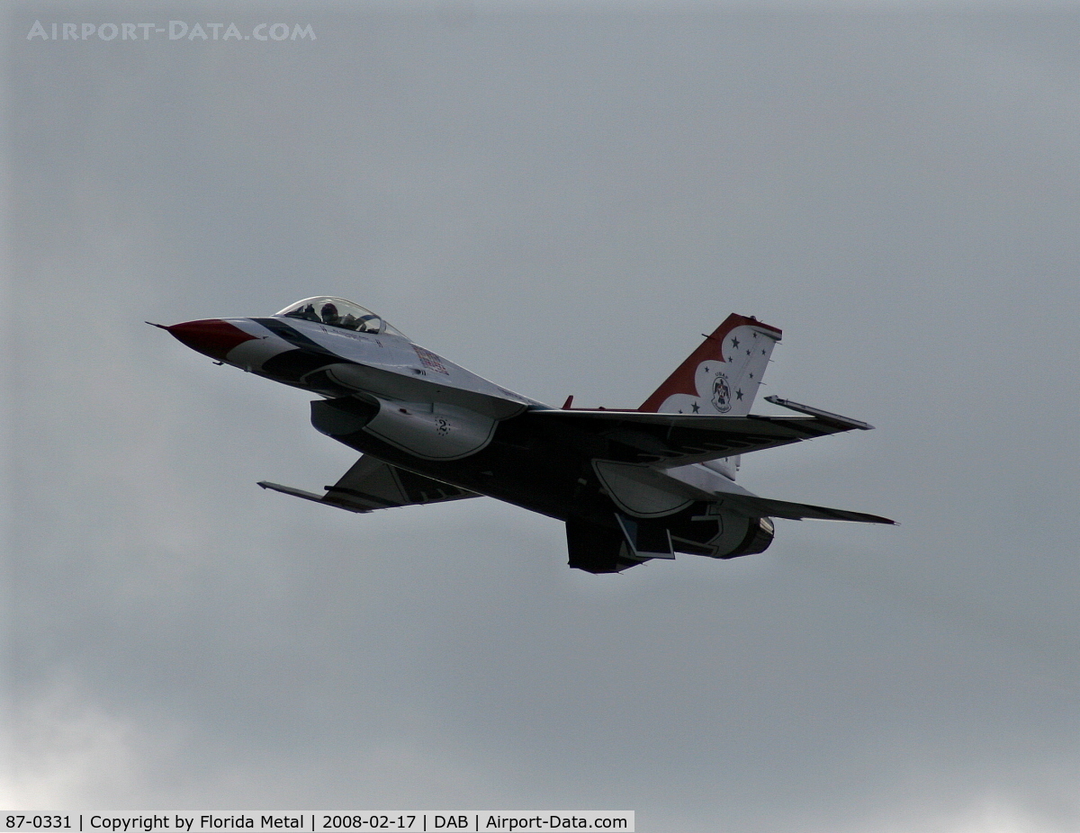 87-0331, General Dynamics F-16C Fighting Falcon C/N 5C-592, Thunderbirds taking off for a flyover of the Daytona 500