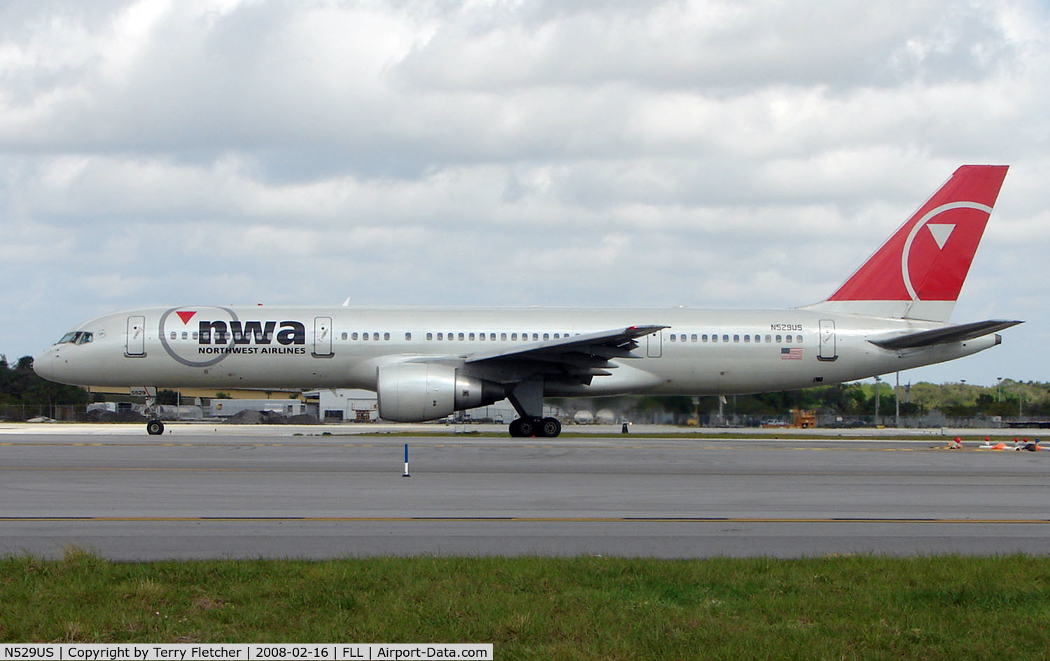 N529US, 1987 Boeing 757-251 C/N 23844, Northwest B757 taxies out for departure from FLL