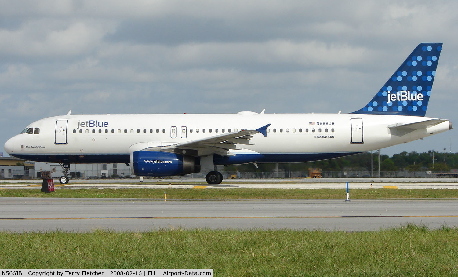 N566JB, 2003 Airbus A320-232 C/N 2042, Jetblue A320 prepares to depart FLL