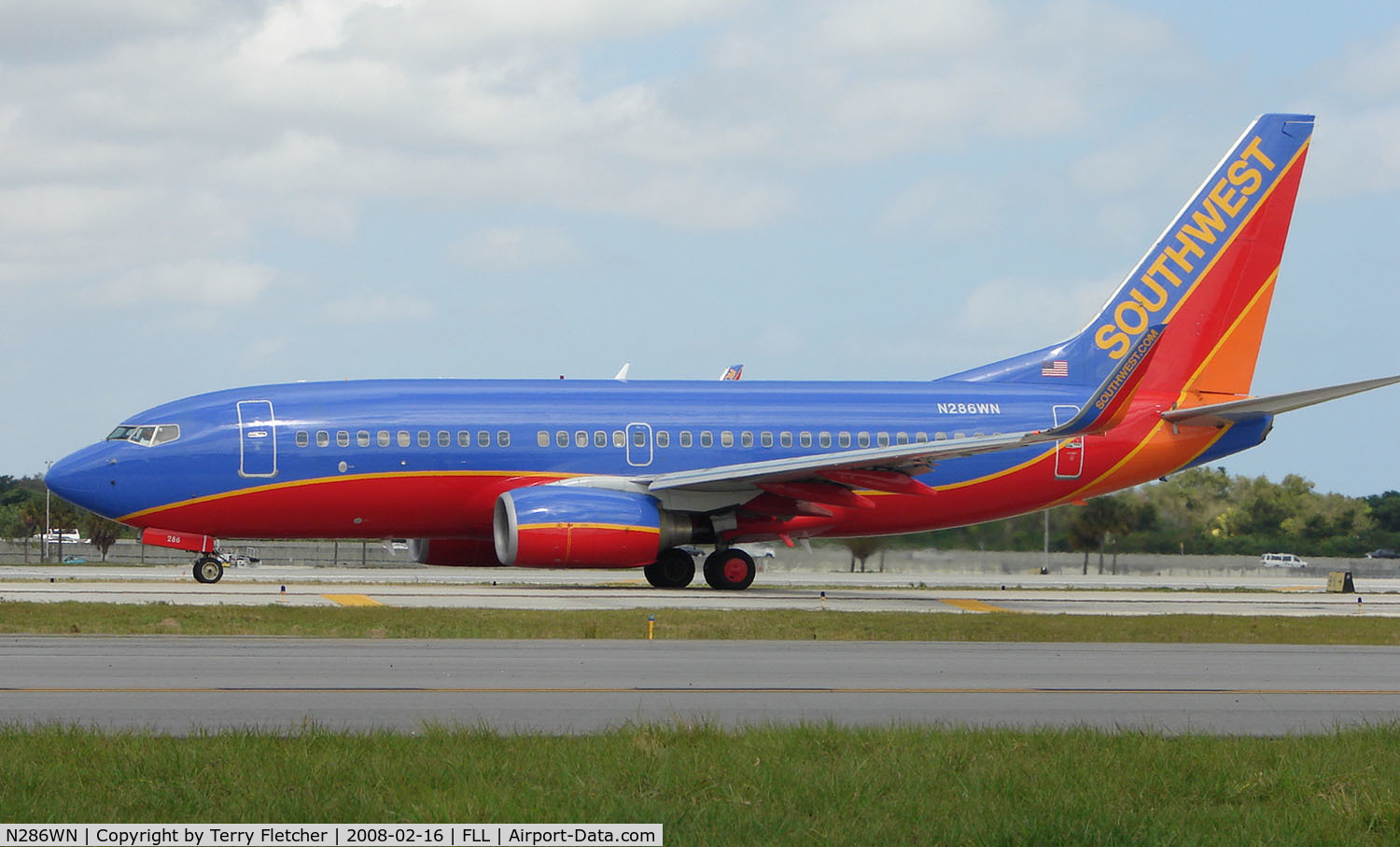 N286WN, 2004 Boeing 737-7H4 C/N 32471, Southwest B737 about to depart FLL