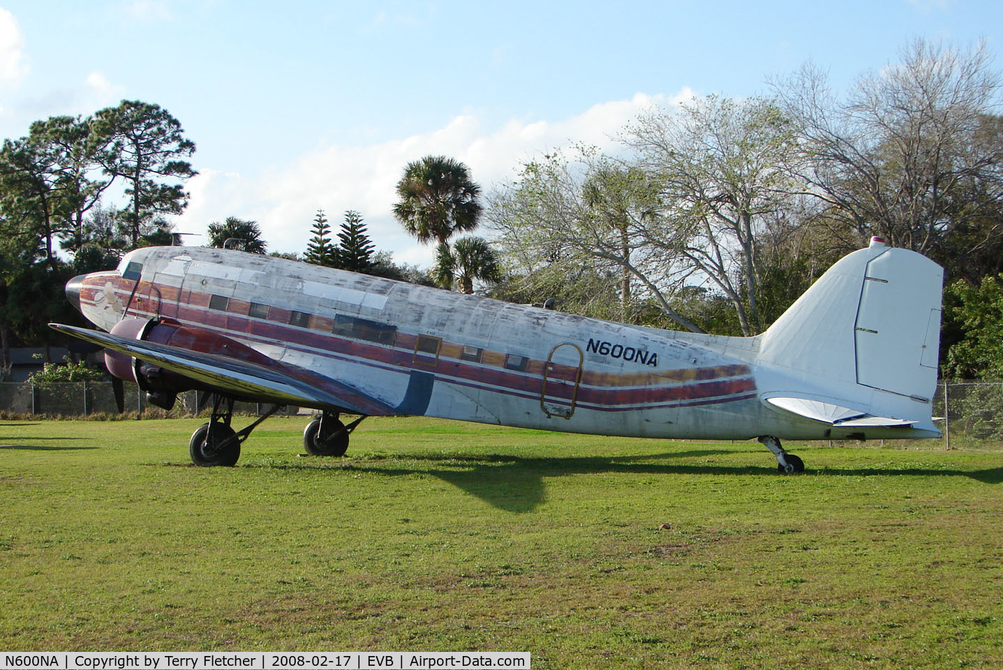 N600NA, 1940 Douglas DC-3A-228D C/N 3291, DC3  at New Smyrna Beach in Feb 2008