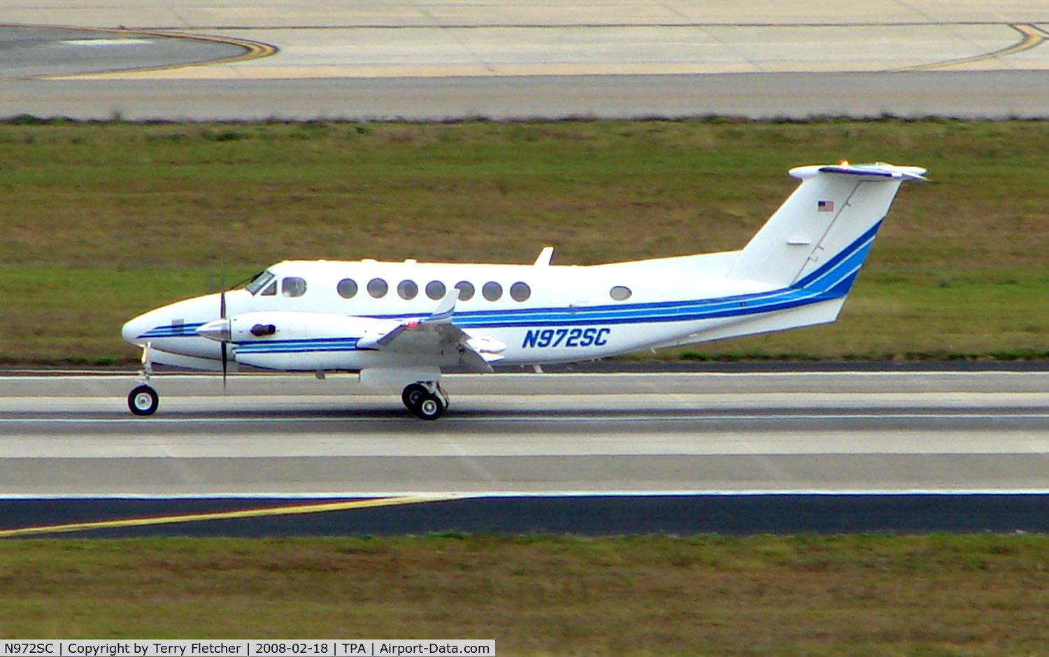 N972SC, Raytheon Aircraft Company B300 C/N FL-258, Beech 300 lands at Tampa Int