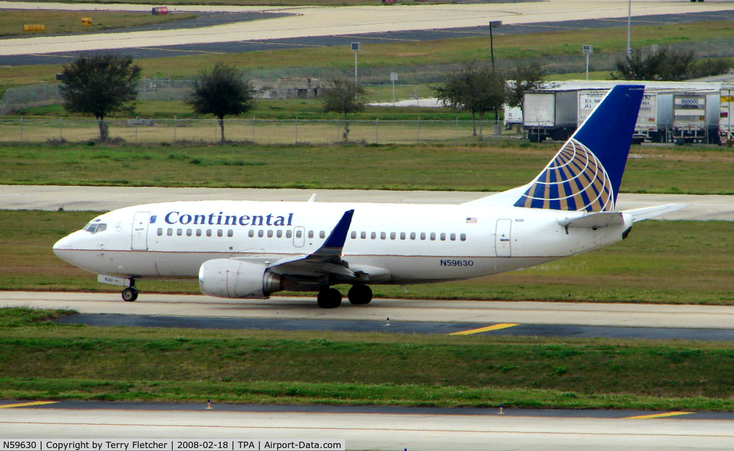 N59630, 1995 Boeing 737-524 C/N 27534, Continental B737 taxies for departure from Tampa