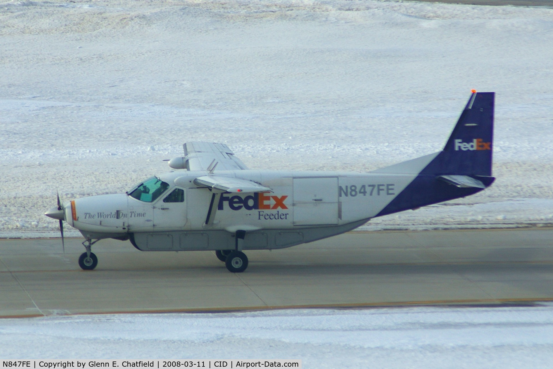 N847FE, 1989 Cessna 208B C/N 208B0156, Taxiing to Runway 27 for departure to Indianapolis