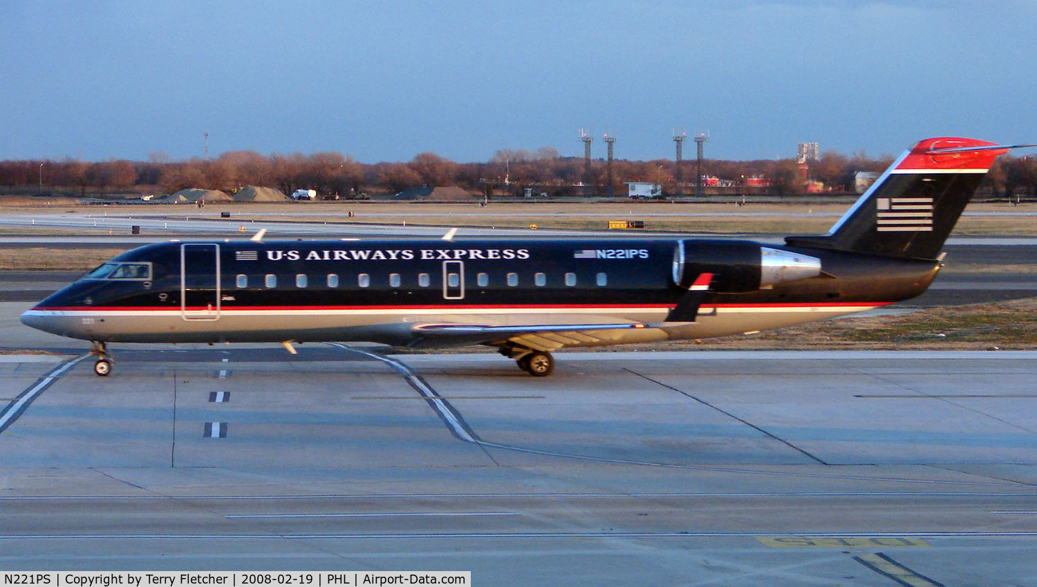 N221PS, 2004 Bombardier CRJ-200LR (CL-600-2B19) C/N 7889, US Airways CRJ arrives Philadelphia just before dusk