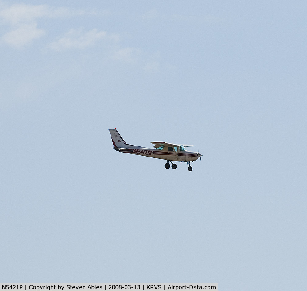 N5421P, 1981 Cessna 152 C/N 15284943, A bit high on final at KRVS