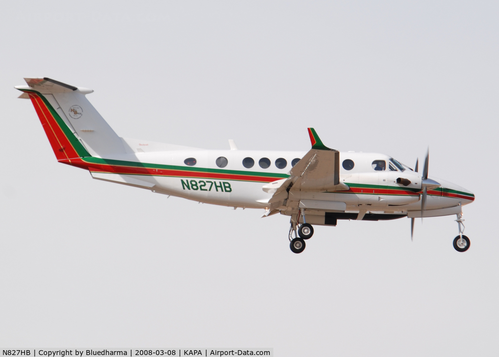 N827HB, 1995 Beech B300 King Air C/N FL-129, Hill Brothers Leasing Co Inc on approach to 35R.