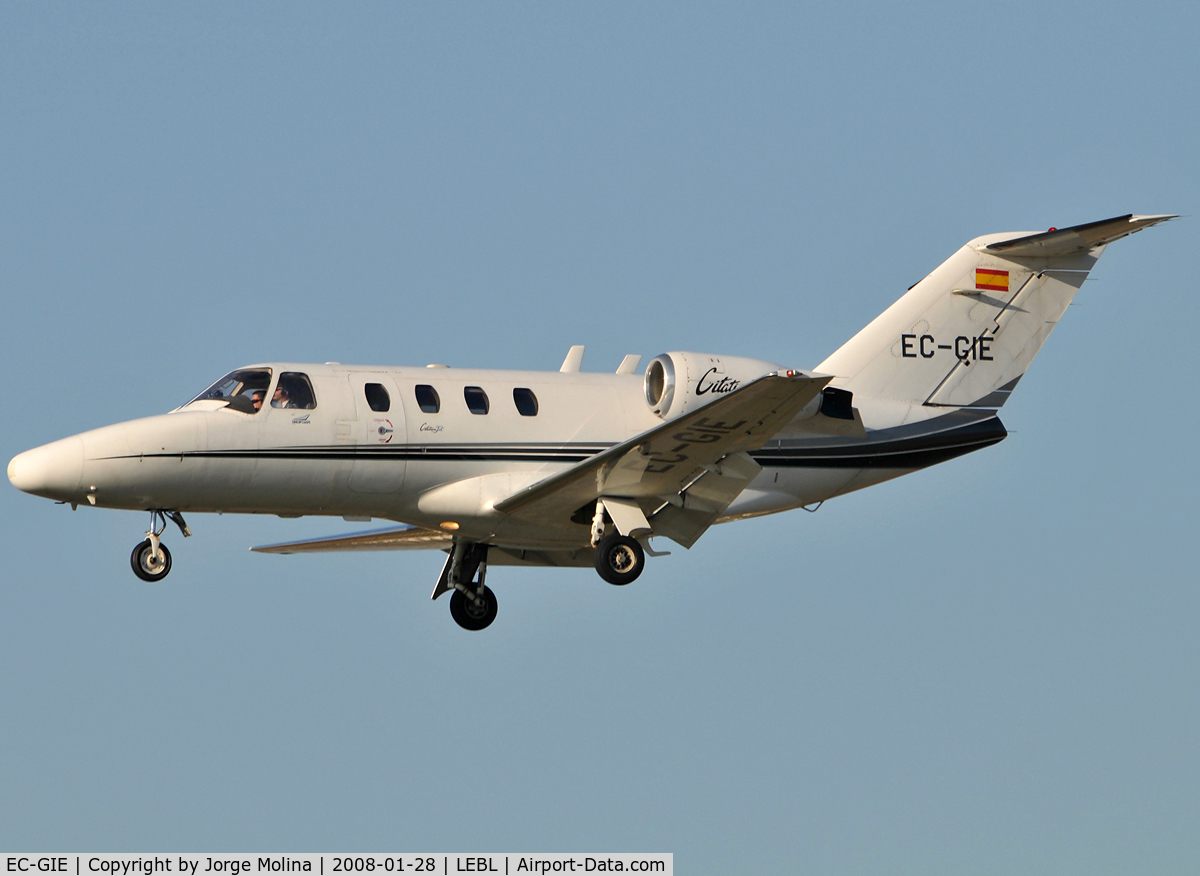 EC-GIE, 1996 Cessna 525 CitationJet C/N 525-0133, Clear to land RWY 25R.