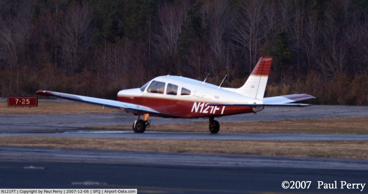 N121FT, 1982 Piper PA-28-161 C/N 28-8216191, Taxiing out, with the very last rays of sunlight