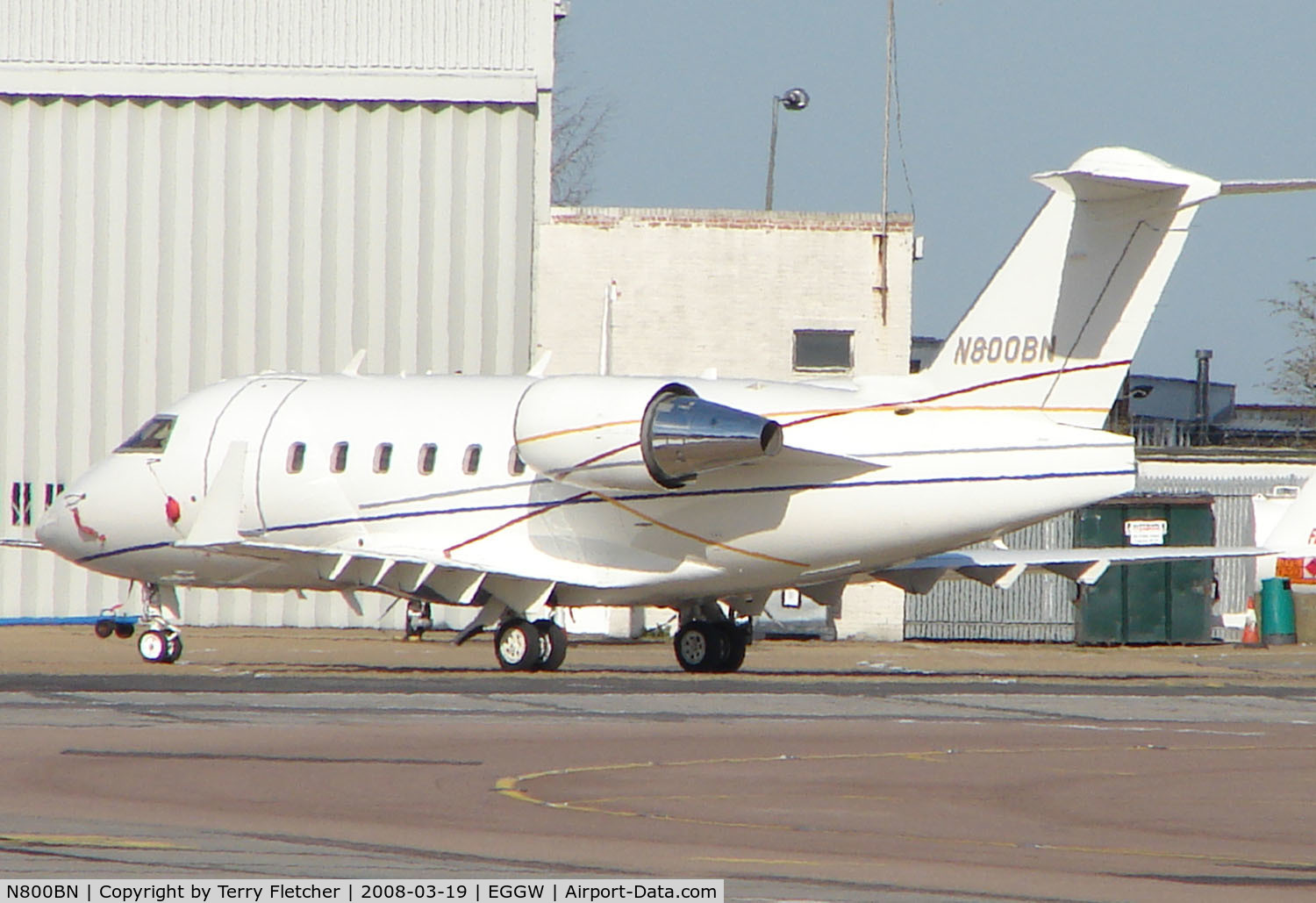 N800BN, 2004 Bombardier Challenger 604 C/N 5600, This American registered Challenger appears to be based at Luton