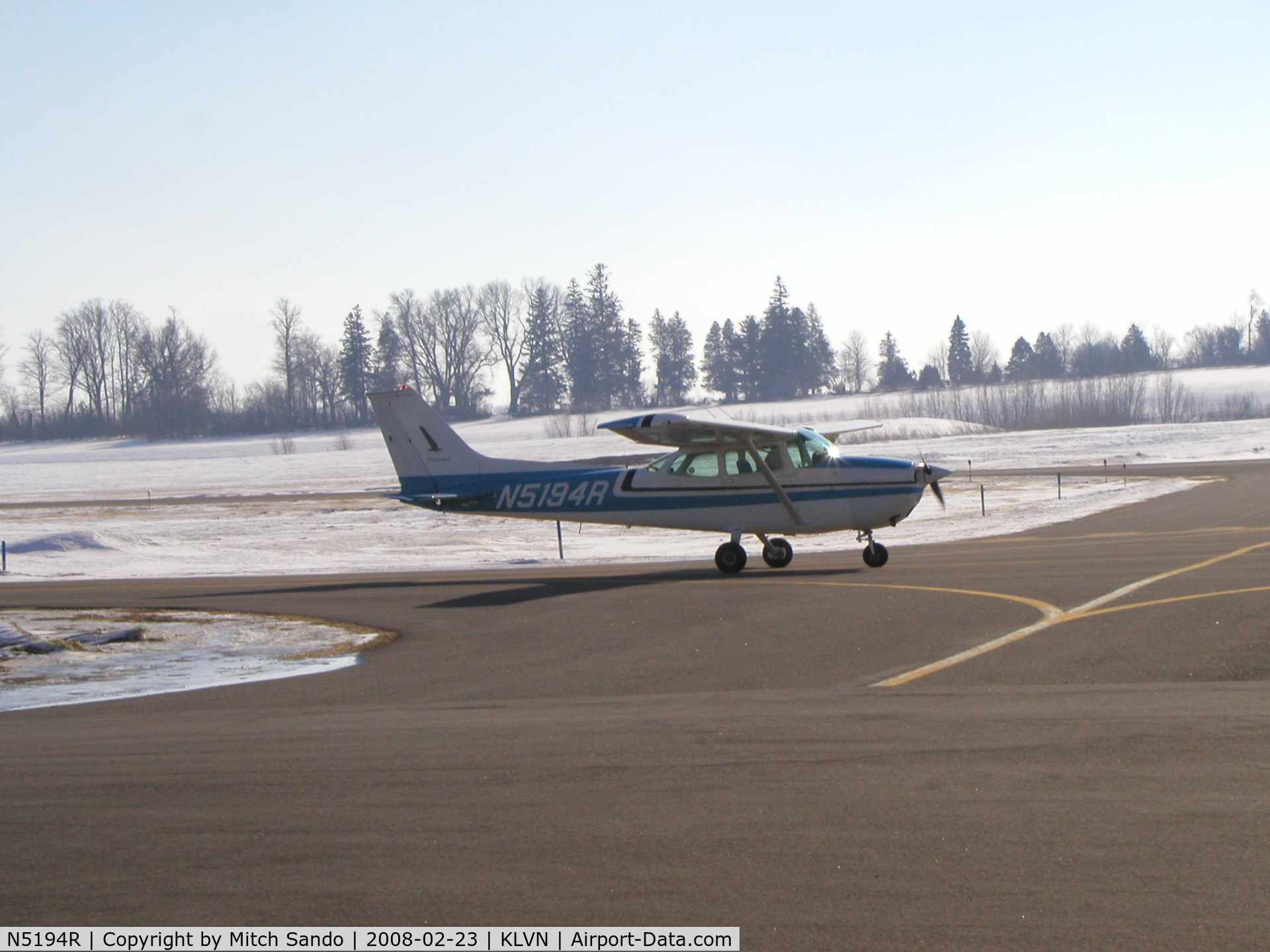 N5194R, 1974 Cessna 172M C/N 17263411, Taxiing to Runway 12.