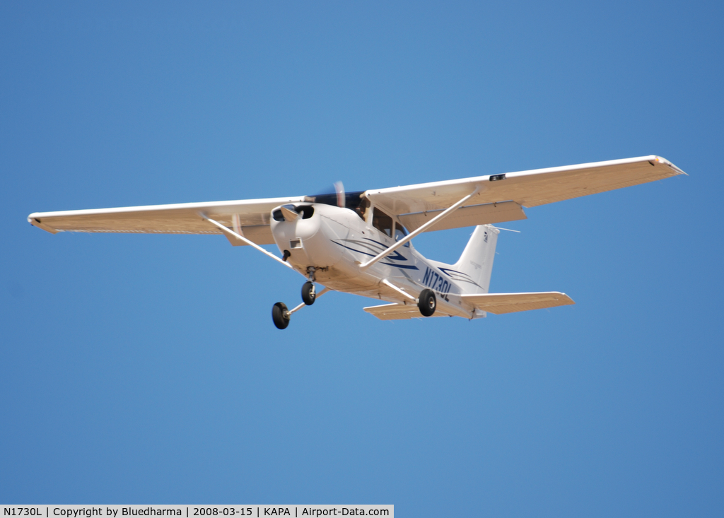 N1730L, 2007 Cessna 172S C/N 172S10638, On final approach to 17L.