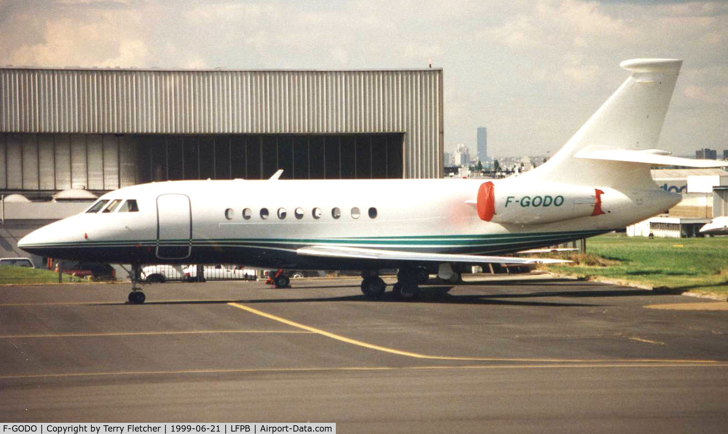 F-GODO, Dassault Falcon 2000 C/N 065, Falcon 2000 on the Le Bourget ramp