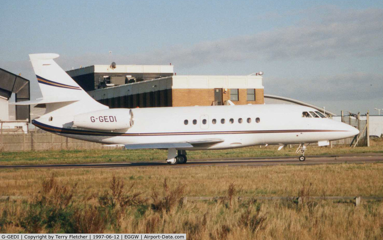 G-GEDI, 1997 Dassault Falcon 2000 C/N 49, Falcon 2000 taxies out from Luton in 1997