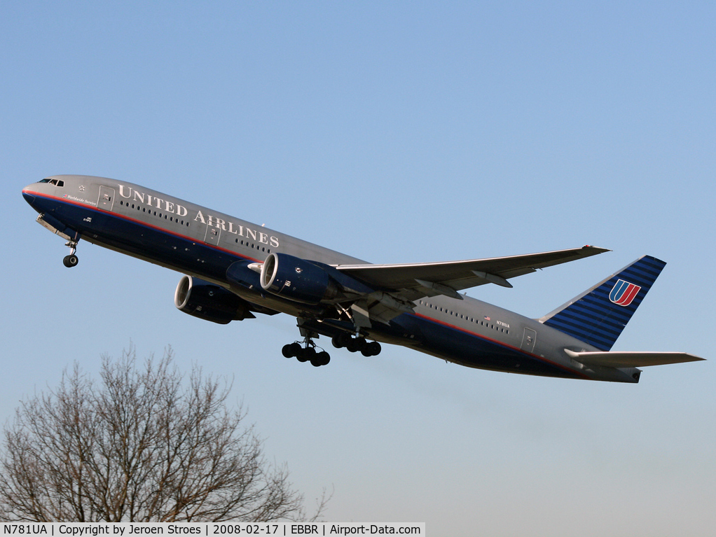 N781UA, 1996 Boeing 777-222 C/N 26945, leaving Brussels