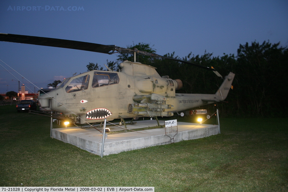 71-21028, 1971 Bell AH-1F Cobra C/N 21099, AH-1G Cobra