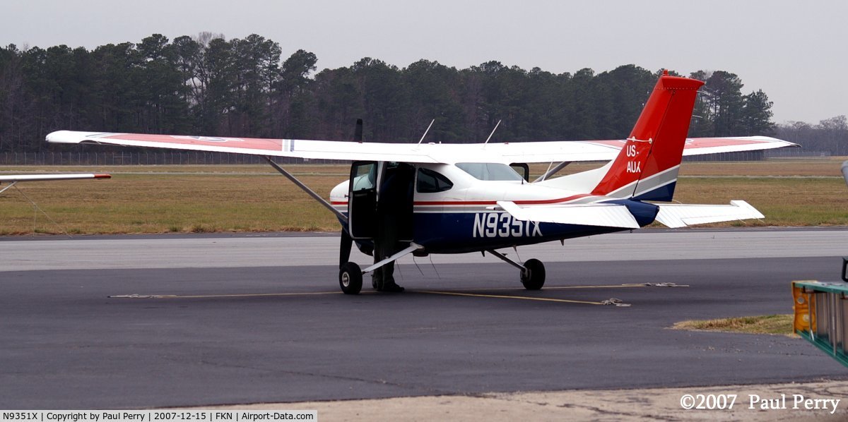 N9351X, 1985 Cessna 182R Skylane C/N 18268499, Preflight done, time to mount up