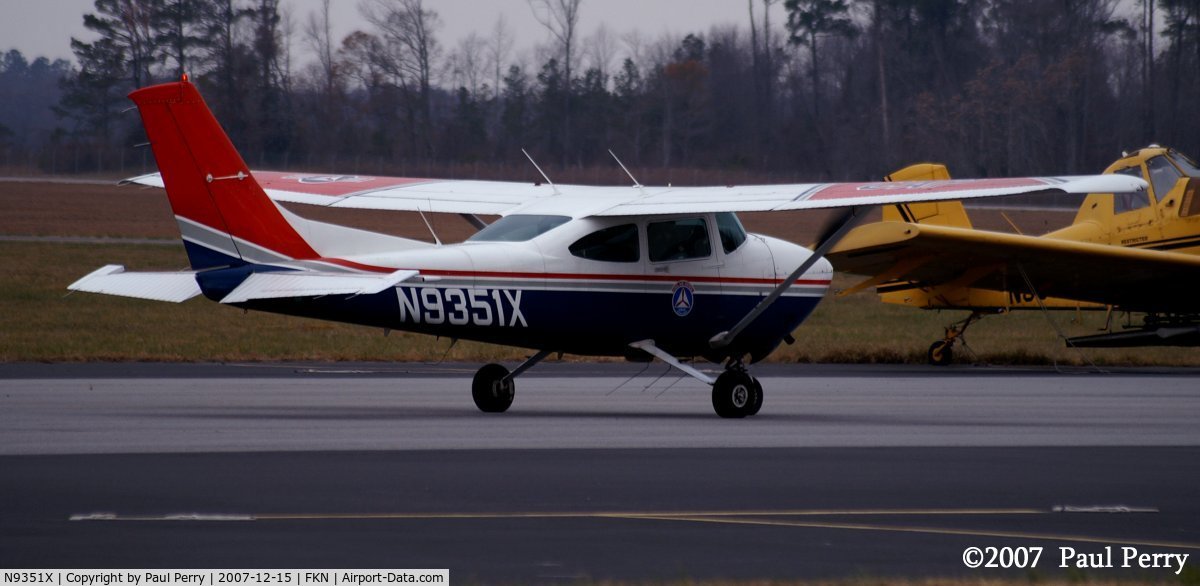 N9351X, 1985 Cessna 182R Skylane C/N 18268499, Taxiing out, on quite the dreary day