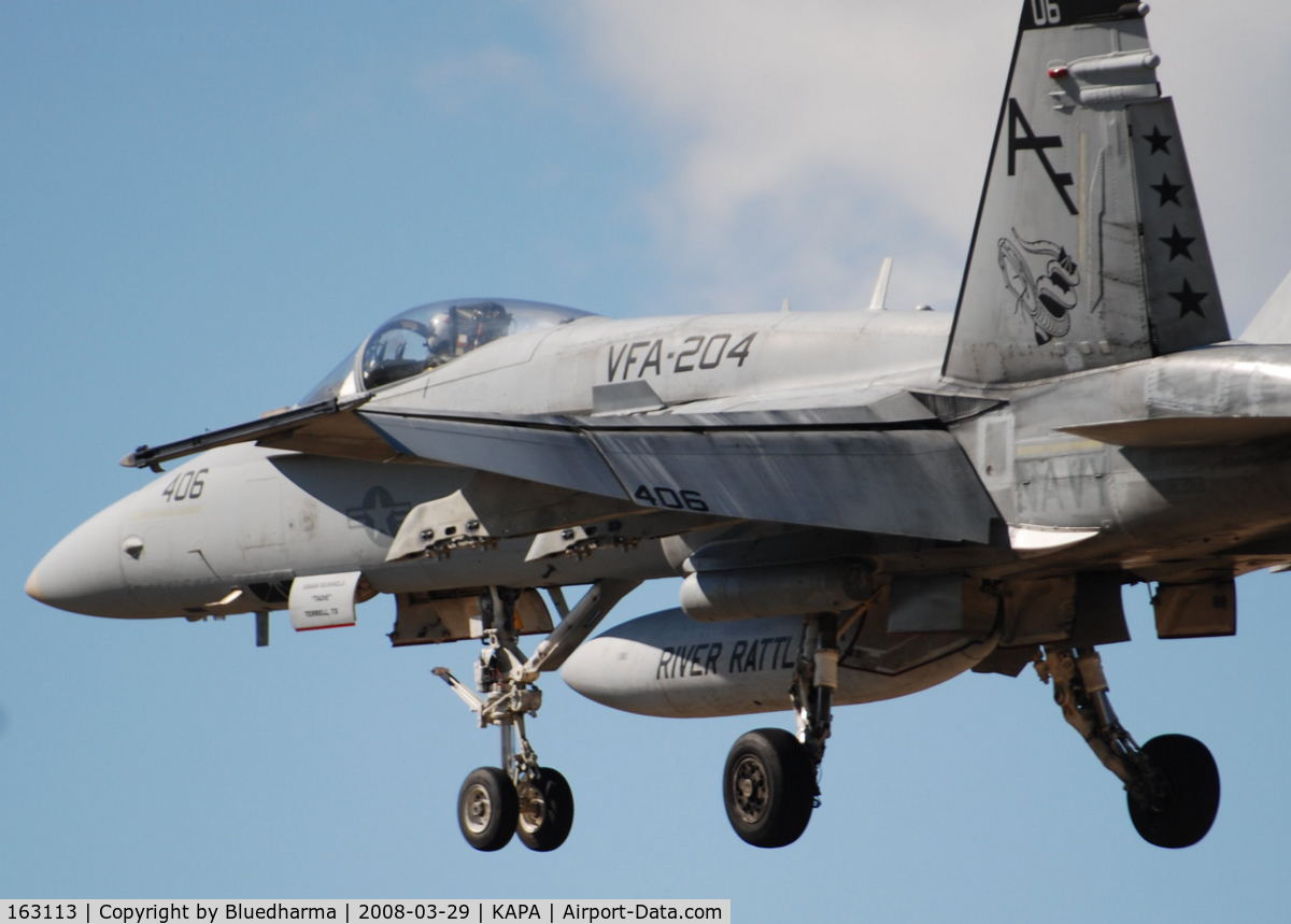 163113, McDonnell Douglas F/A-18A Hornet C/N 0507/A419, F/A-18C VFA-204 'River Rattlers' AF/406 on final approach to 17L.