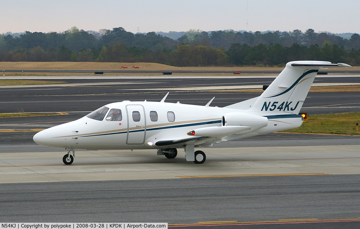 N54KJ, 2007 Eclipse Aviation Corp EA500 C/N 000091, N54KJ taxiing to Epps Aviation at Peachtree-De Kalb County, Georgia.
