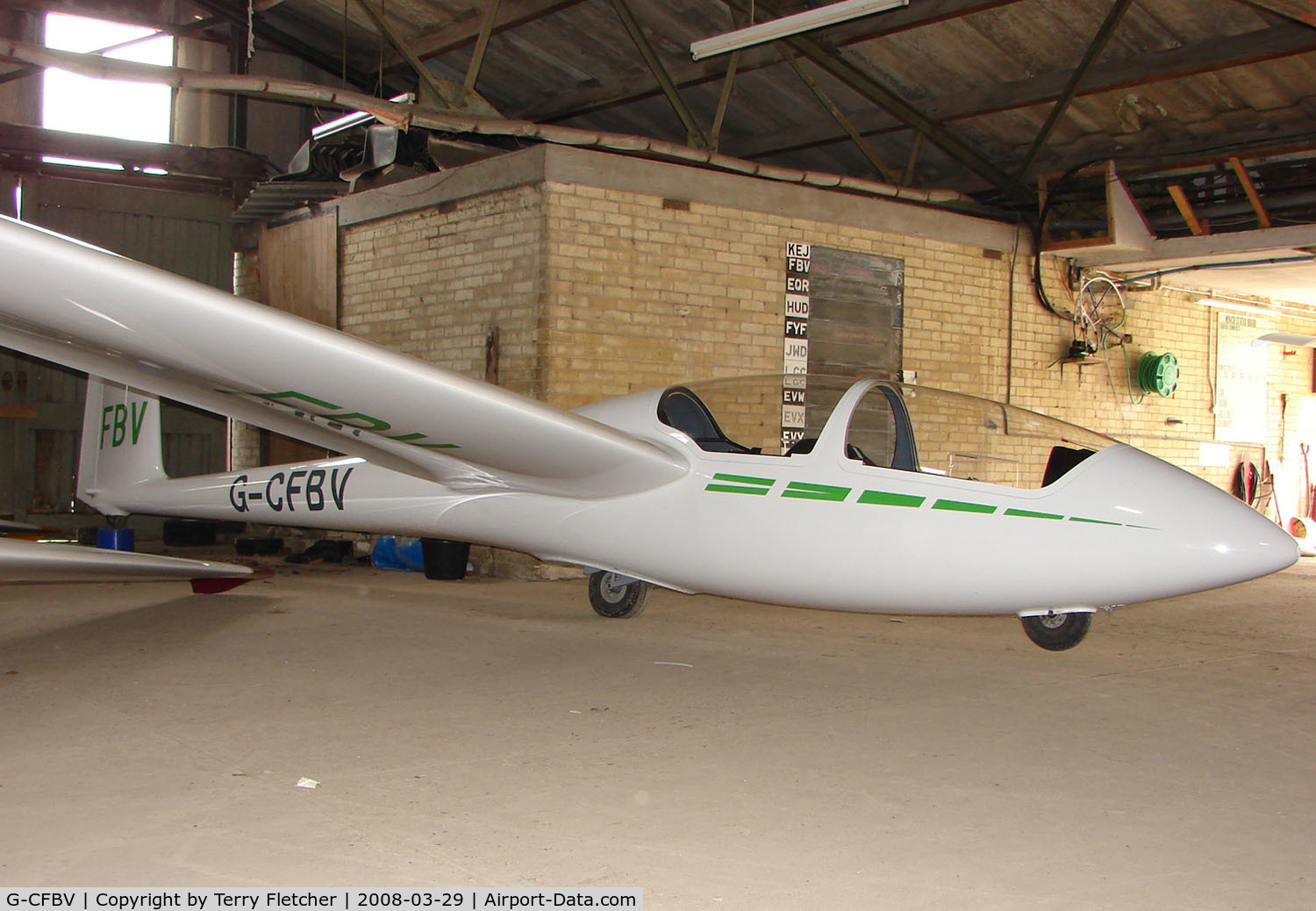 G-CFBV, 1985 Schleicher ASK-21 C/N 21223, Gliders at the London Gliding Club at Dunstable Downs