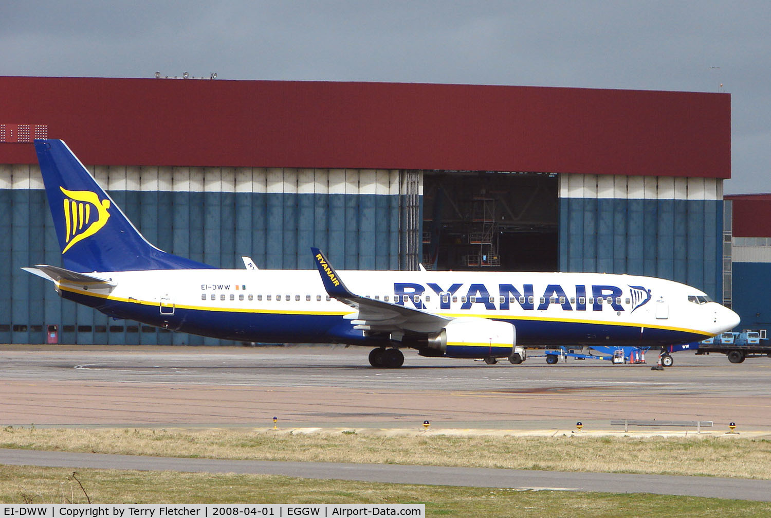 EI-DWW, 2008 Boeing 737-8AS C/N 33629, Newish Ryanair B737 puts in an appearance at Luton