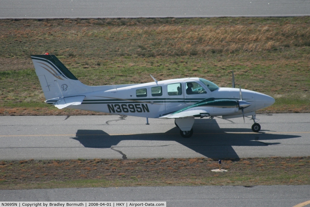 N3695N, 1980 Beech 58 Baron C/N TH-1192, A great day to take pictures.