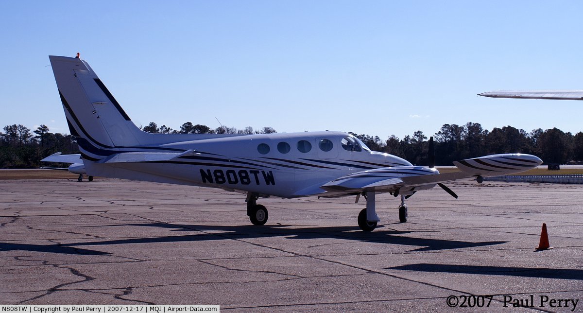 N808TW, 1977 Cessna 340A C/N 340A0304, Sweet sweeping markings on this girl