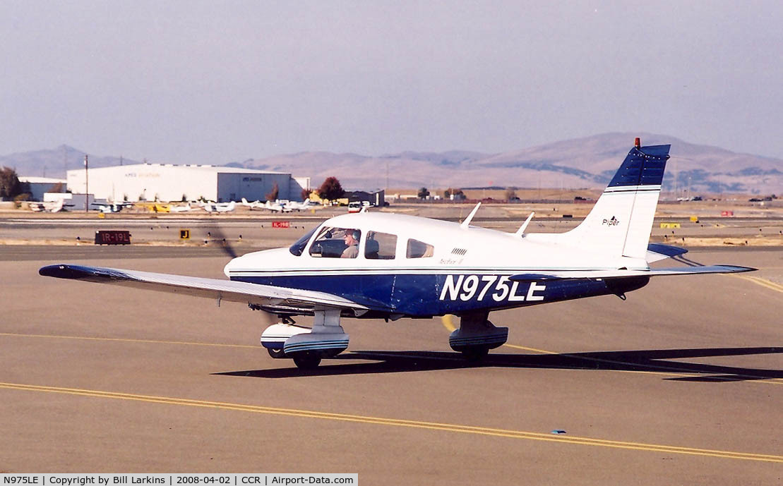 N975LE, 1975 Piper PA-28-181 C/N 28-7690001, Taxi by