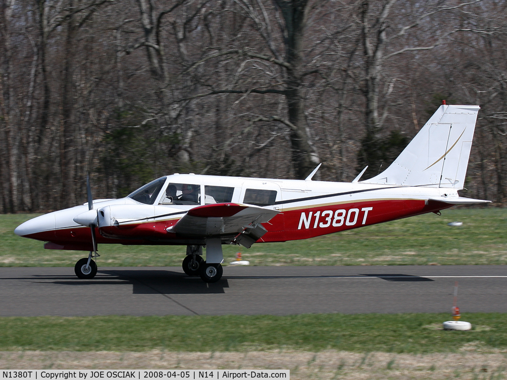 N1380T, 1972 Piper PA-34-200 C/N 34-7250302, Arriving at the Flying W
