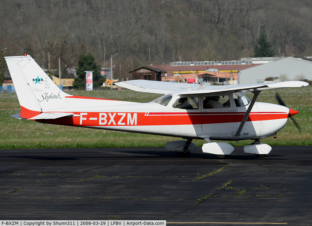 F-BXZM, Reims F172M Skyhawk Skyhawk C/N 1247, Rolling for departure from Brive Airclub