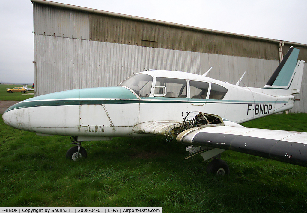 F-BNOP, Piper PA-23-250 Aztec C/N 272323, Stored between 2 hangars