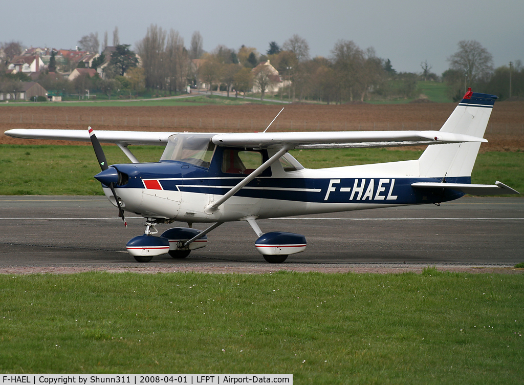 F-HAEL, 1978 Reims F152 C/N 1495, Parked near other Airclub...