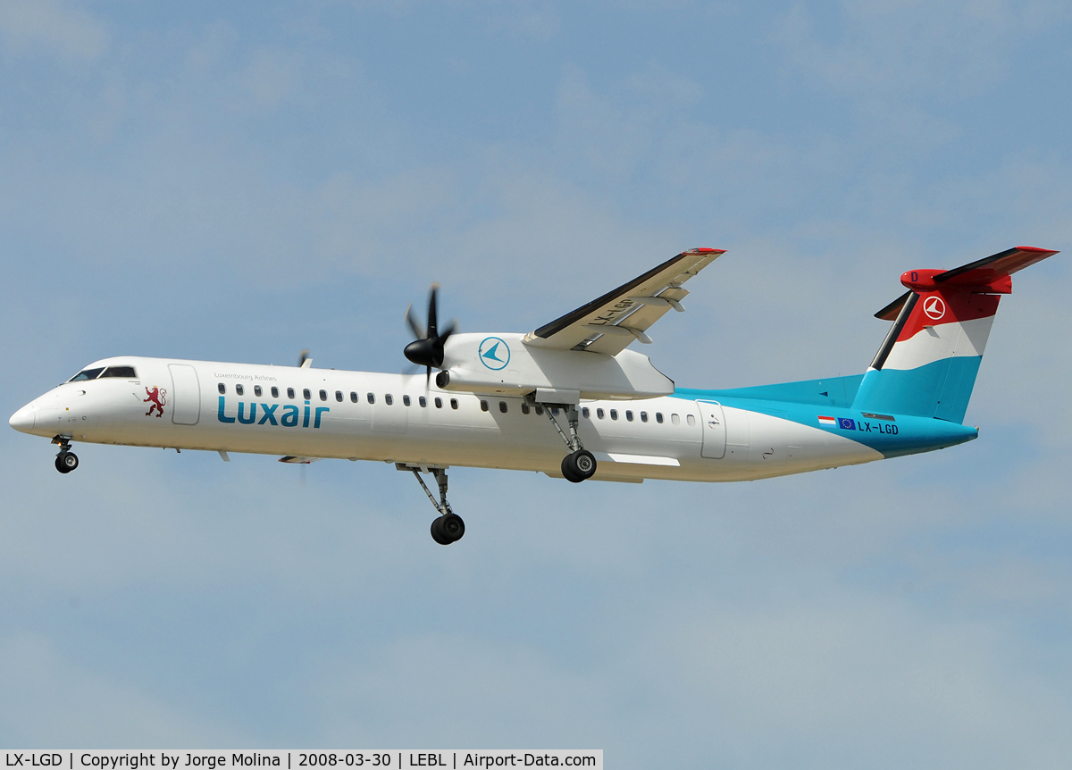 LX-LGD, 2007 De Havilland Canada DHC-8-402Q Dash 8 C/N 4171, On short final to RWY 25R.