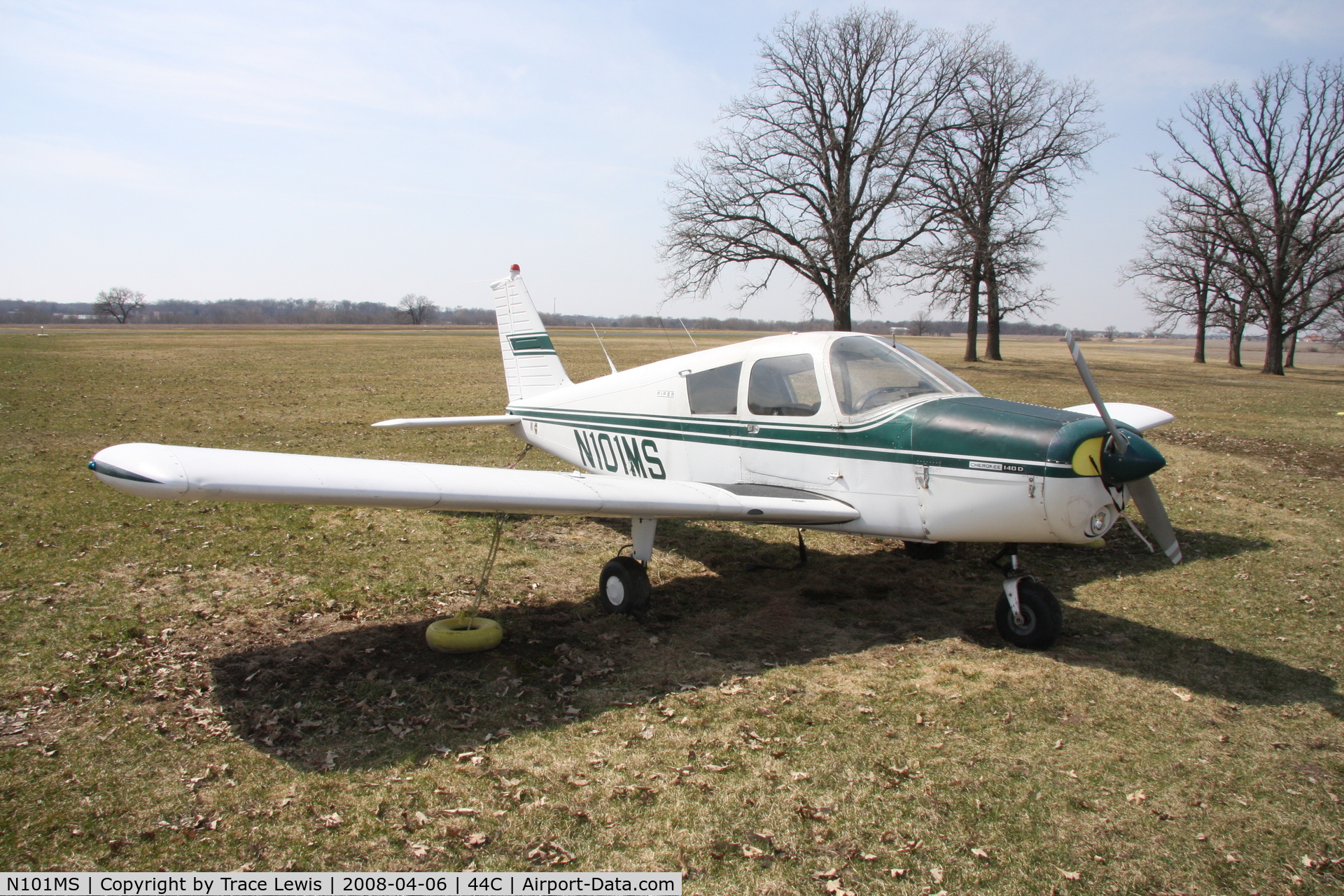 N101MS, 1971 Piper PA-28-140 C/N 28-7125519, Tied out at 44C