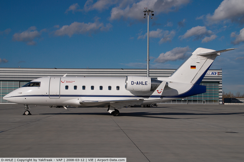 D-AHLE, 2000 Bombardier Challenger 604 (CL-600-2B16) C/N 5462, Hapag lloyd Executive Canadair Challenger