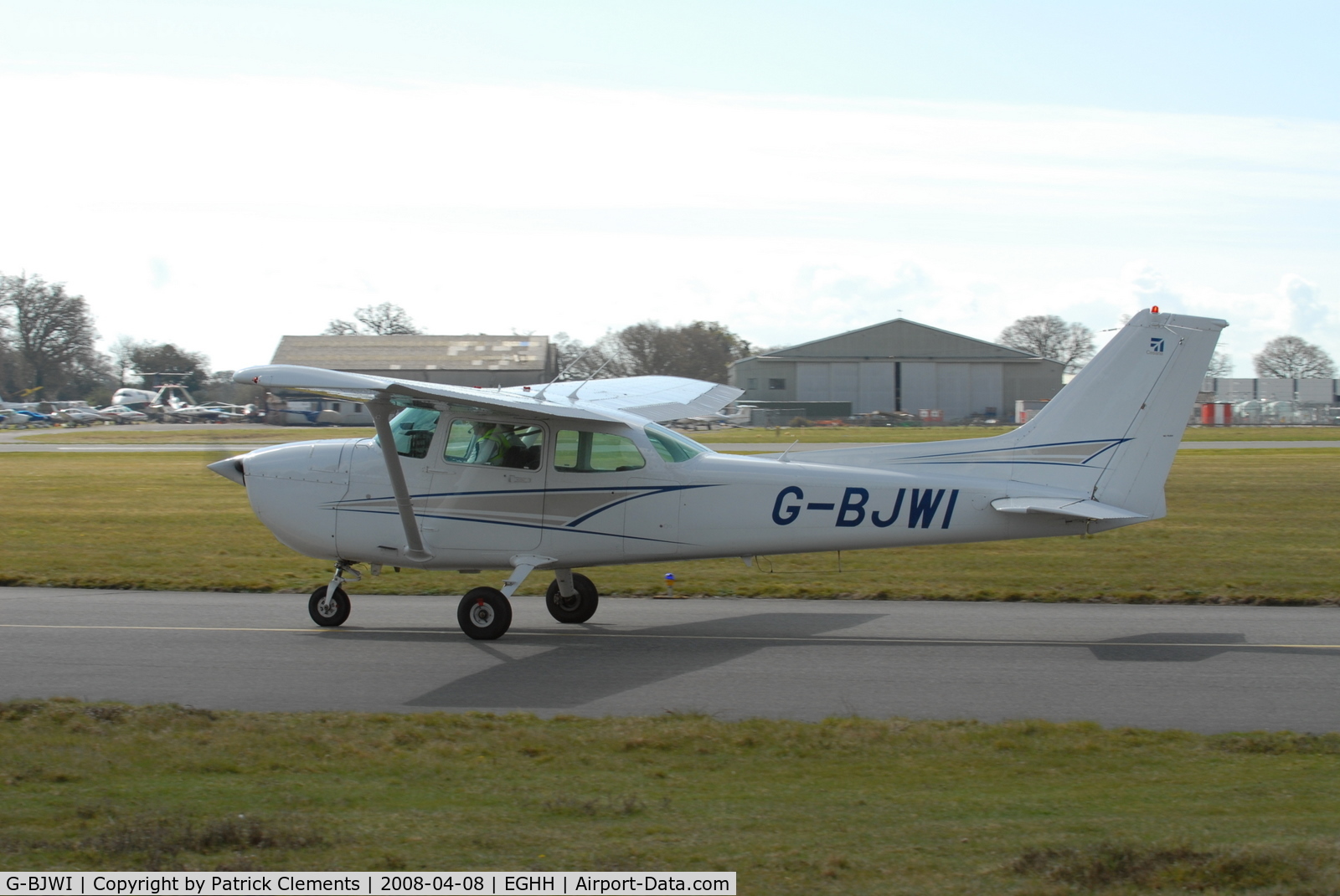 G-BJWI, 1982 Reims F172P Skyhawk C/N 2172, TAXIING TO RUNWAY 26
