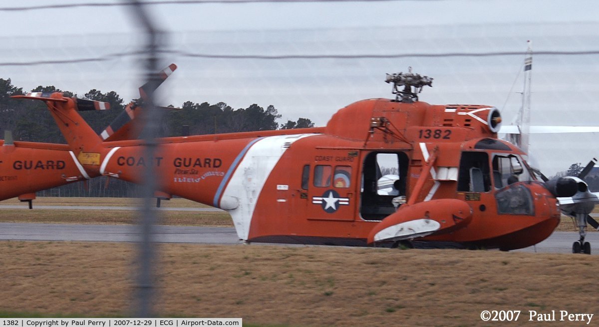 1382, Sikorsky HH-52A Sea Guard C/N 62.063, Moved to the lesser used area, allowing a profile