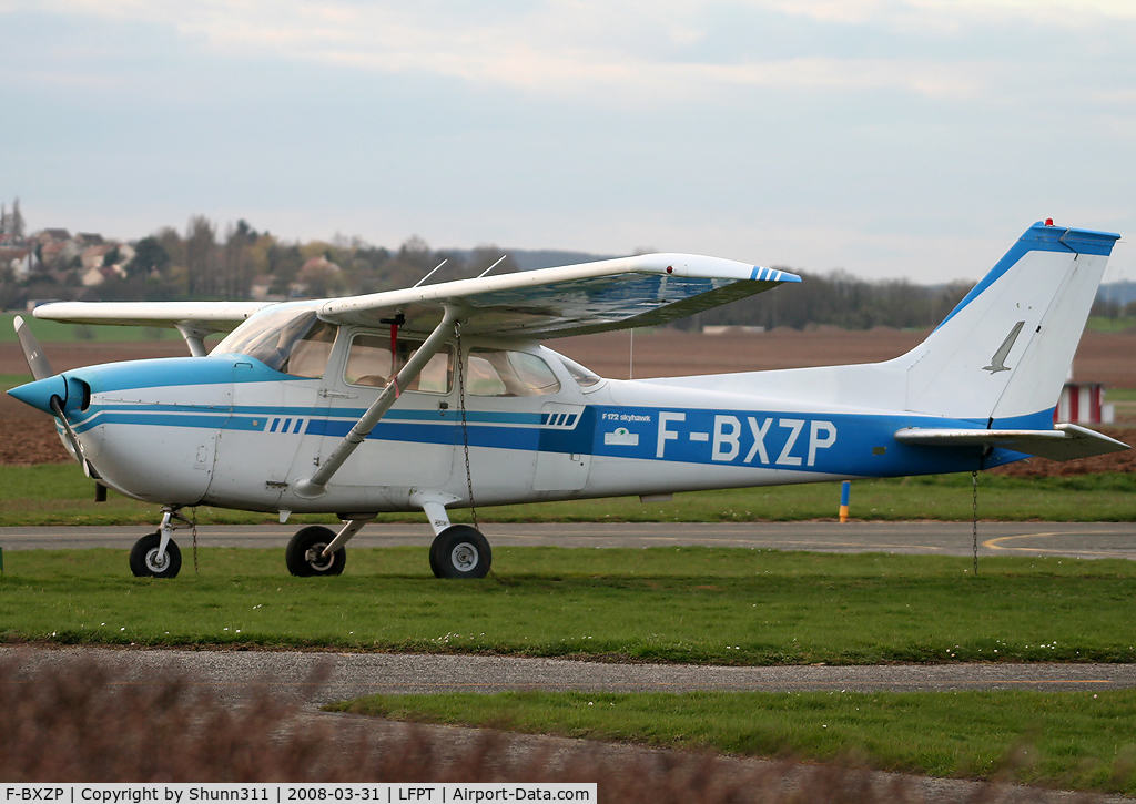 F-BXZP, Reims F172M Skyhawk Skyhawk C/N 1283, At the Airclub...