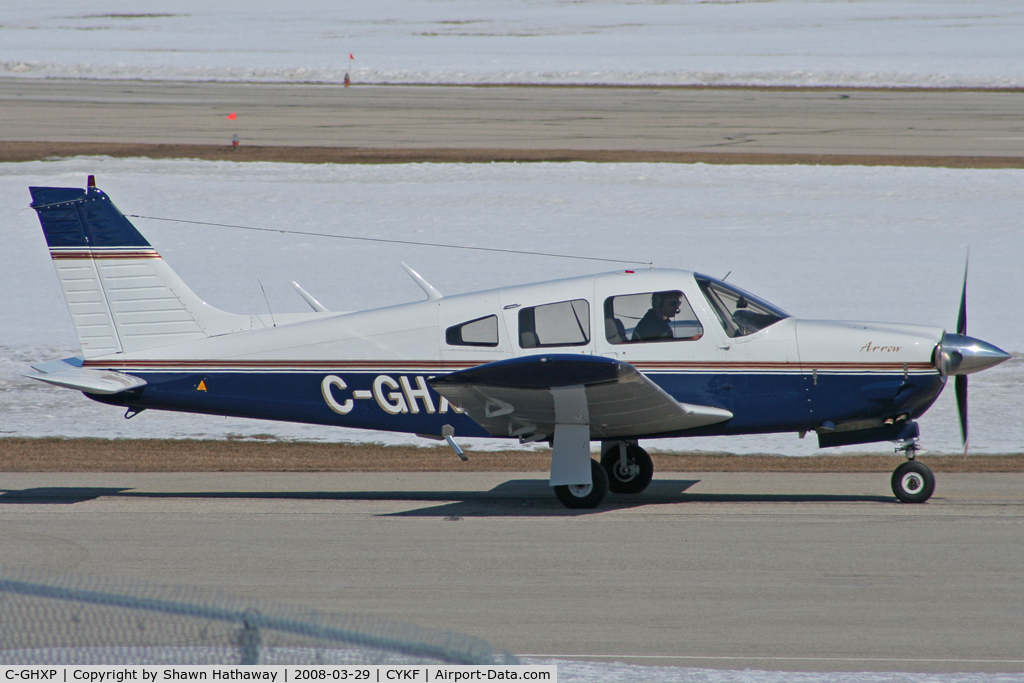 C-GHXP, 1975 Piper PA-28R-200 C/N 28R-7635066, Taxing to Runway 32 (Canon XT, 70-300mm)
