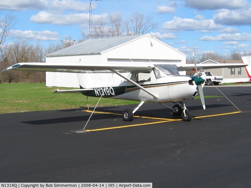 N1319Q, 1971 Cessna 150L C/N 15072619, On the ramp at Kenton, OH