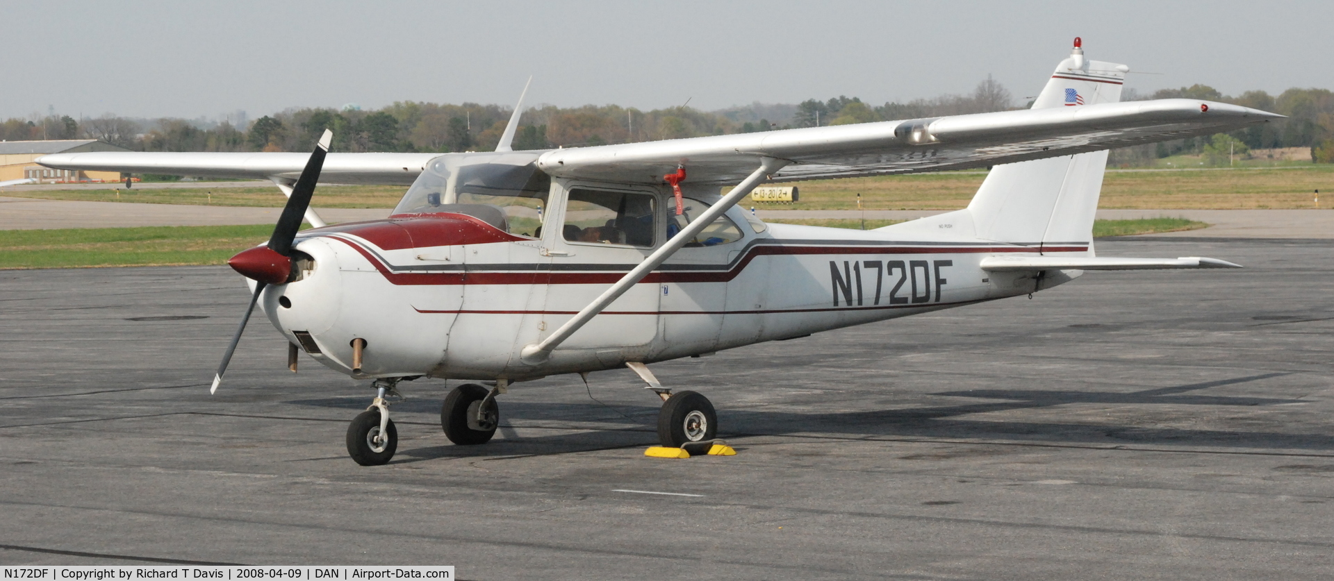 N172DF, 1963 Cessna 172E C/N 17250946,  1963 Cessna 172E  in Danville Va. for rest and fuel.