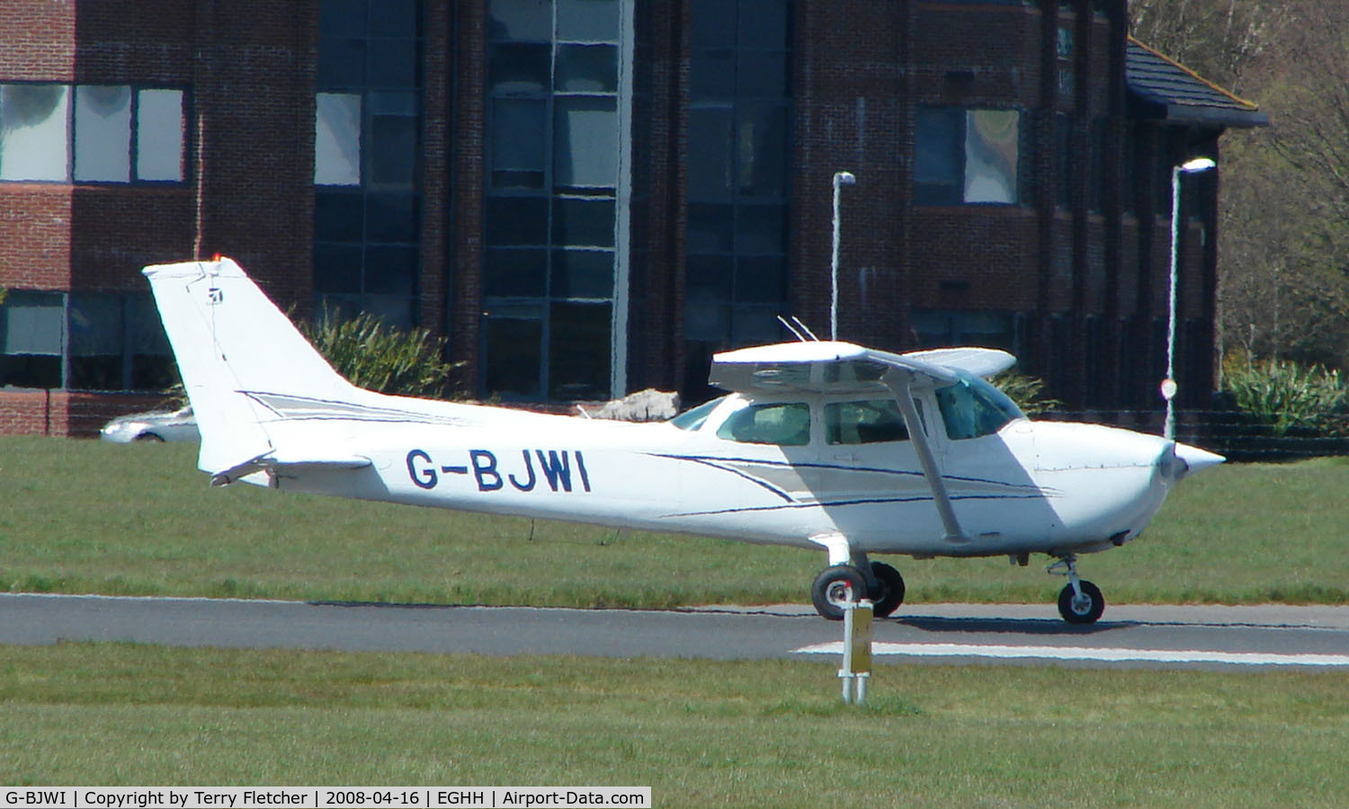 G-BJWI, 1982 Reims F172P Skyhawk C/N 2172, Cessna F172P at Bournemouth