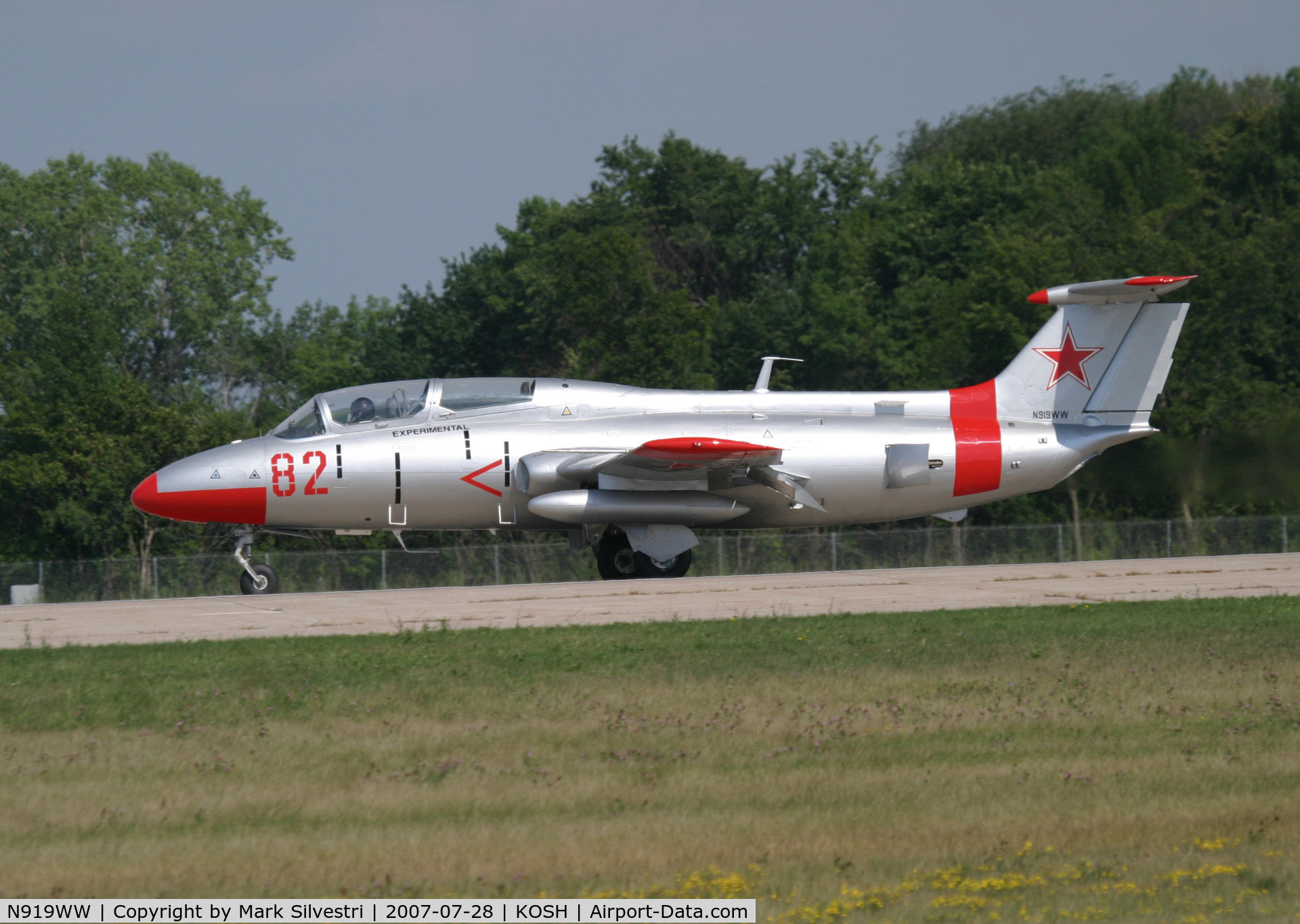 N919WW, 1967 Aero L-29 DELFIN C/N 792383, Oshkosh 2007