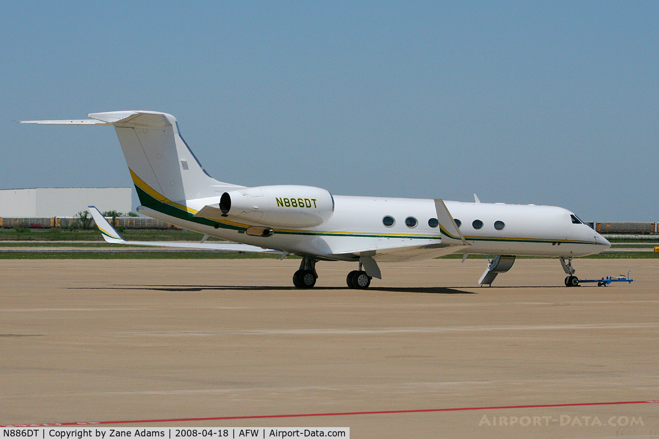 N886DT, 2001 Gulfstream Aerospace G-V C/N 636, At Alliance - Ft Worth