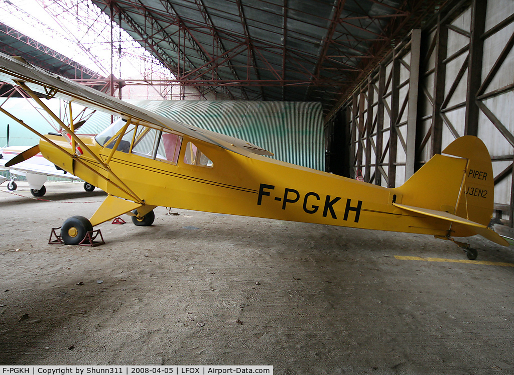 F-PGKH, Piper J-3 Cub C/N EN2, Insiade Airclub's hangar...