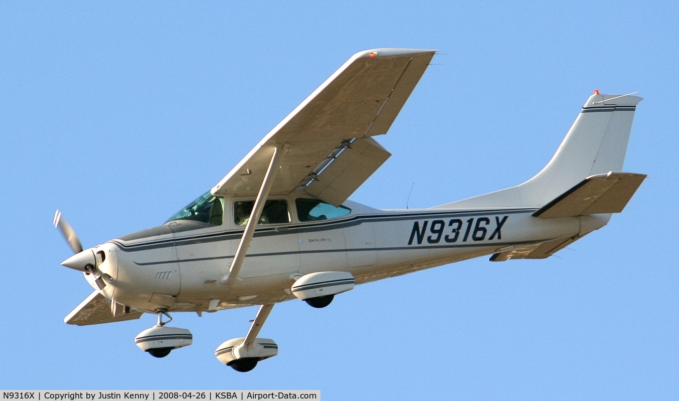 N9316X, 1985 Cessna 182R Skylane C/N 18268487, N9316X Landing on runway 25 at KSBA