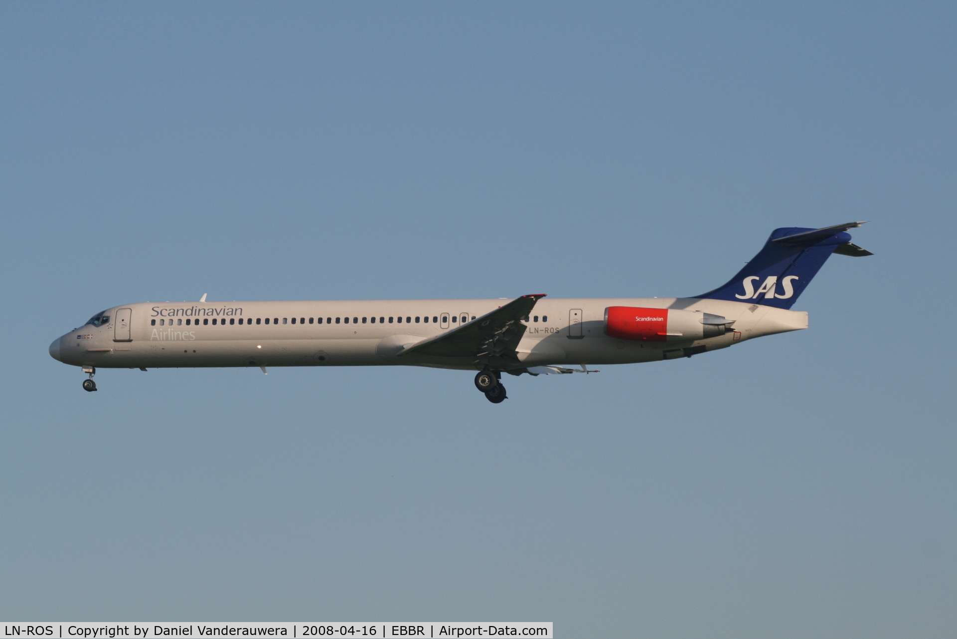 LN-ROS, 1986 McDonnell Douglas MD-83 (DC-9-83) C/N 49421, flight SK1591 is descending to rwy 25L