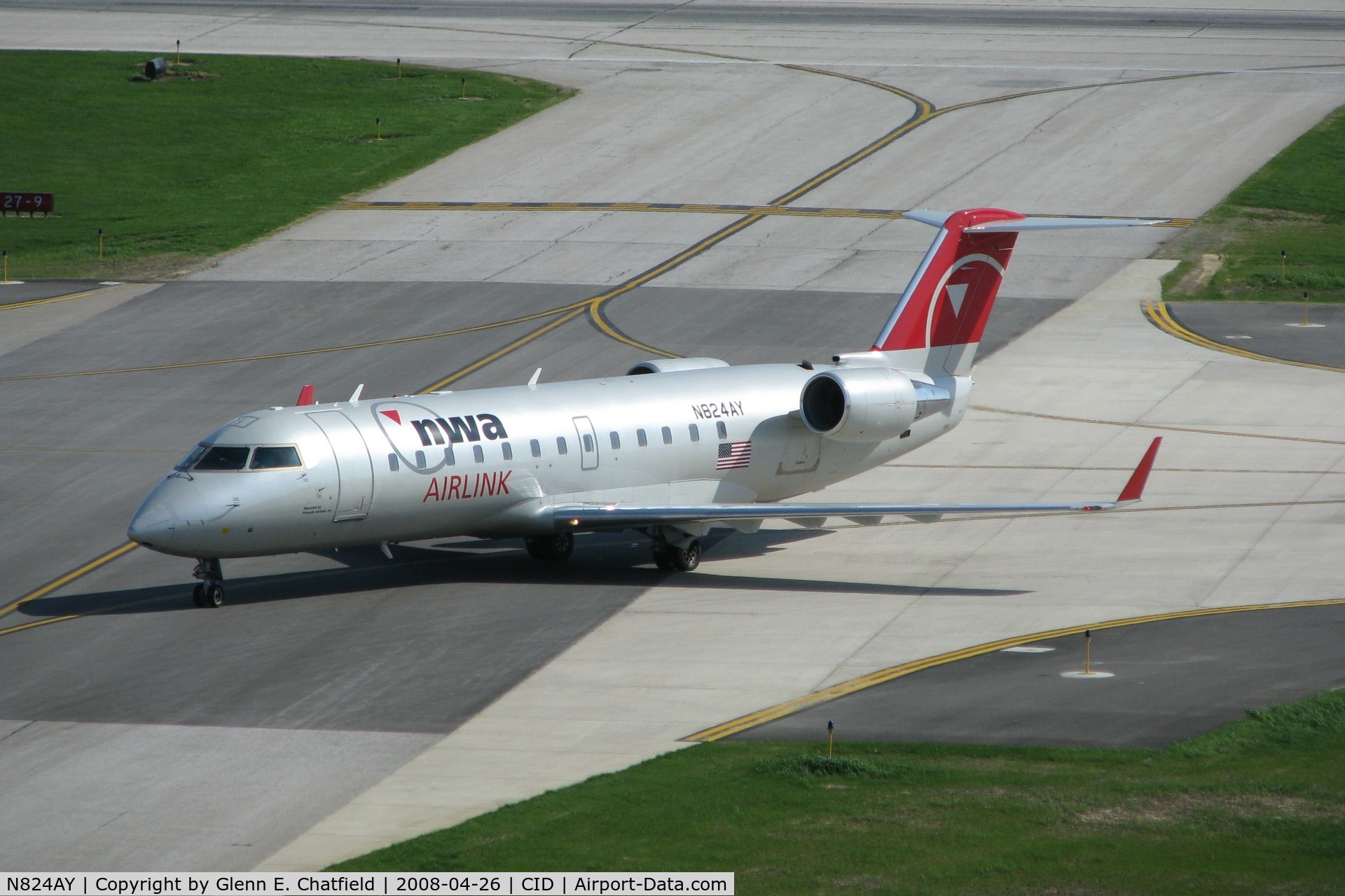N824AY, 2005 Bombardier CRJ-200LR (CL-600-2B19) C/N 8024, Turning from Alpha to Alpha 4